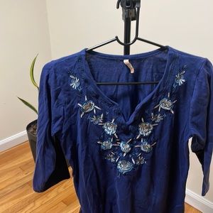 Blue front flower top